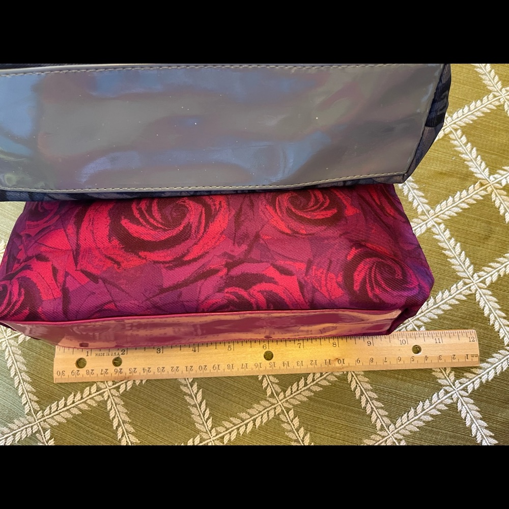 2 Lancôme Cosmetic Bags - Picture 10 of 10